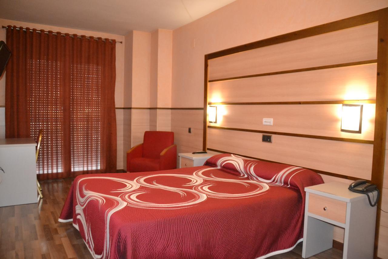 Hotel Pio XII Хумілья Екстер'єр фото